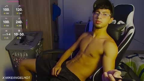 Mike Pineapple online show from June 7, 3:43 am