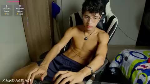 Mike Pineapple online show from July 2, 3:45 am