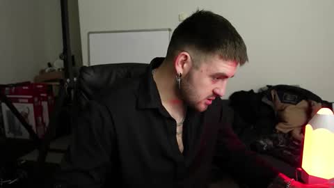 Snapshot of mike_platano chatting on December 13, 8:47 pm MIKE PLATANO online show from December 13, 8:47 pm