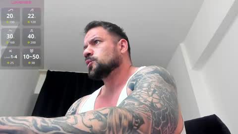 Snapshot of mikebigboy31 chatting on May 18, 2:40 am Mike online show from May 18, 2:40 am
