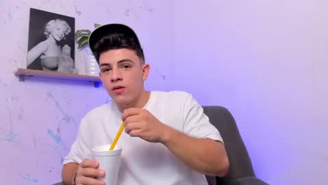 Snapshot of mikecooper_ chatting on December 12, 4:59 am Mike Cooper online show from December 12, 4:59 am