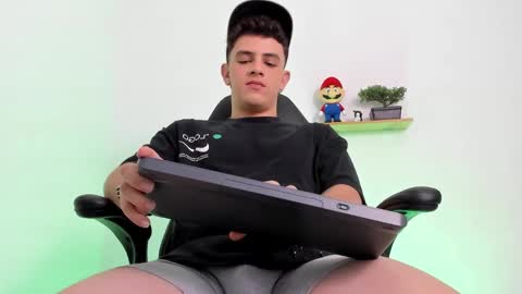 Snapshot of mikecooper_ chatting on October 25, 7:16 am Mike Cooper online show from October 25, 7:16 am