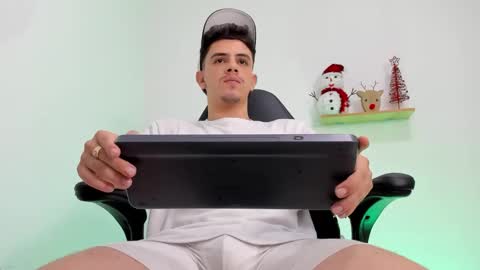 Snapshot of mikecooper_ chatting on December 15, 10:58 pm Mike Cooper online show from December 15, 10:58 pm