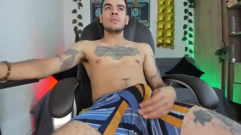 Snapshot of mikee_scooth chatting on December 19, 6:12 pm mikee_scooth online show from December 19, 6:12 pm