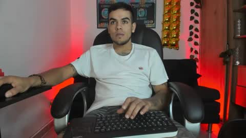 Snapshot of mikee_scooth chatting on January 4, 8:16 pm mikee_scooth online show from January 4, 8:16 pm