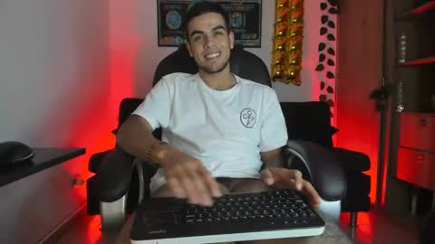 Snapshot of mikee_scooth chatting on January 5, 2:27 am mikee_scooth online show from January 5, 2:27 am