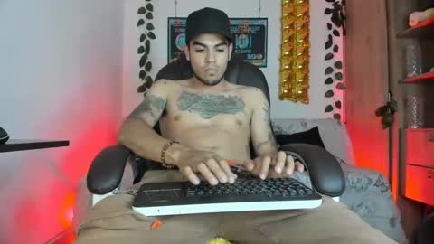 Snapshot of mikee_scooth chatting on January 12, 10:12 pm mikee_scooth online show from January 12, 10:12 pm