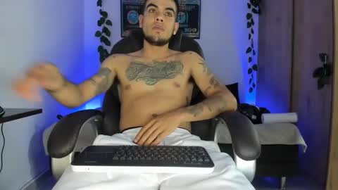 Snapshot of mikee_scooth chatting on March 1, 10:13 am mikee_scooth online show from March 1, 10:13 am