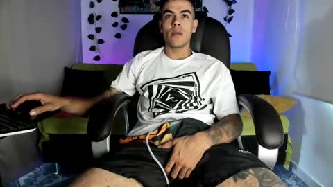 Snapshot of mikee_scooth chatting on September 23, 3:26 pm mikee_scooth online show from September 23, 3:26 pm