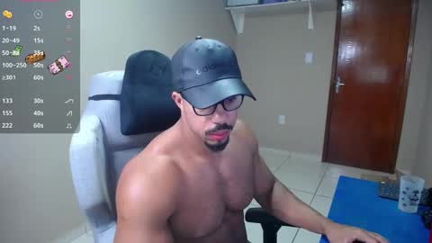 Snapshot of mikehotk chatting on December 14, 8:23 am mikehotk online show from December 14, 8:23 am