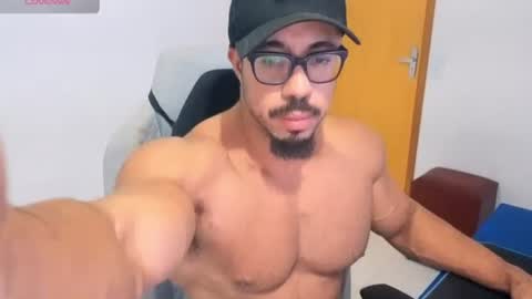 Snapshot of mikehotk chatting on June 18, 7:51 pm mikehotk online show from June 18, 7:51 pm