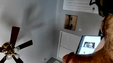 Snapshot of mikehunt6922 chatting on February 20, 5:24 pm MikeHunt online show from February 20, 5:24 pm