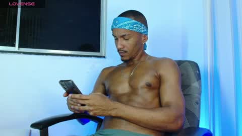 Snapshot of mikejaybr chatting on June 10, 3:39 am Mike Jay online show from June 10, 3:39 am