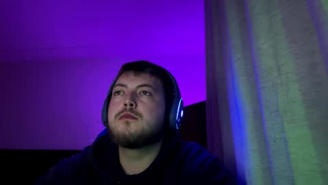 Snapshot of mikejones19988 chatting on December 22, 9:34 pm jake online show from December 22, 9:34 pm