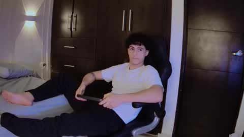 mikey_banji online show from December 14, 1:05 pm