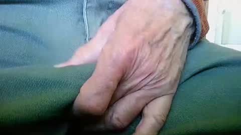 Snapshot of mikeybed chatting on April 23, 2:30 pm mikeybed online show from April 23, 2:30 pm