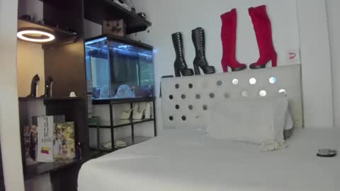 Mikeylla Cour online show from March 18, 3:09 am