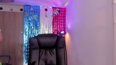Snapshot of mikeyvioleta chatting on July 31, 9:14 pm VIOLETAMIKE online show from July 31, 9:14 pm