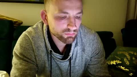 mikhael767676 online show from April 25, 8:28 pm