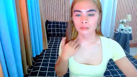 Snapshot of mikhayla_and_zeus_room chatting on September 9, 4:23 am Mikhayla and Zeus online show from September 9, 4:23 am