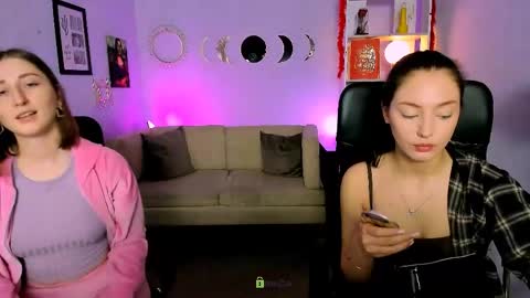 Snapshot of miki_nikki chatting on April 15, 5:58 am Miki online show from April 15, 5:58 am