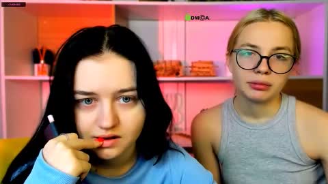 miki_ti online show from December 3, 5:59 am