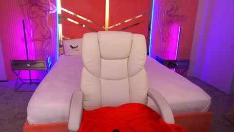 Miki online show from December 3, 7:44 pm