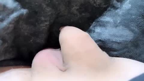 Snapshot of mikke332 chatting on December 20, 7:32 pm mikke332 online show from December 20, 7:32 pm