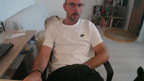 mikmik91 online show from September 25, 10:30 am