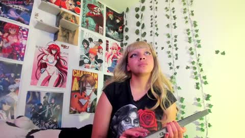 Snapshot of miku_katsuragi chatting on December 5, 6:32 am miku katsuragi online show from December 5, 6:32 am