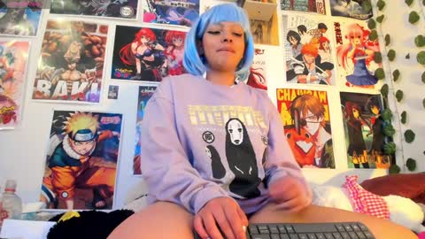 Snapshot of miku_katsuragi chatting on December 19, 9:18 am miku katsuragi online show from December 19, 9:18 am