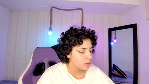 Snapshot of miku_katsuragi chatting on September 29, 1:33 am miku katsuragi online show from September 29, 1:33 am