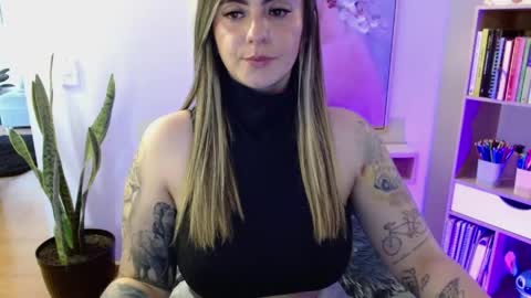 Snapshot of mila23_ chatting on May 29, 3:32 pm Camila online show from May 29, 3:32 pm