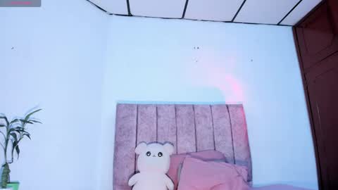 mila_1wood online show from May 5, 12:29 am
