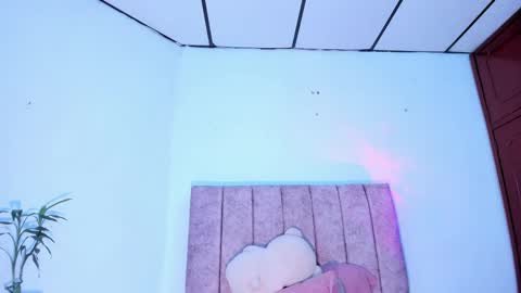 mila_1wood online show from May 6, 12:32 pm