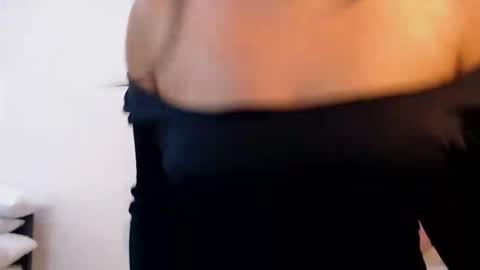 mila_adamss online show from April 25, 1:41 pm