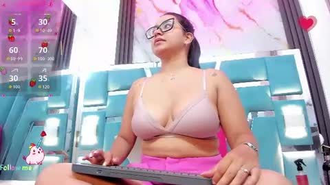 Snapshot of mila_clum chatting on June 13, 11:41 am Camila online show from June 13, 11:41 am