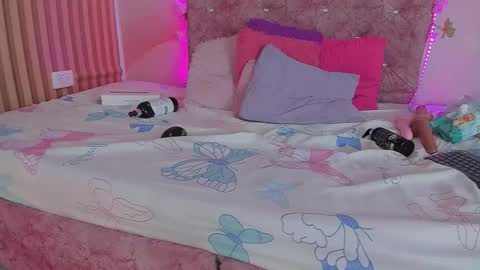 Snapshot of mila_grace_ chatting on December 13, 7:53 pm mila_grace_ online show from December 13, 7:53 pm