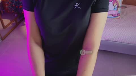 Snapshot of mila_kiitty chatting on December 15, 11:03 am Milena online show from December 15, 11:03 am