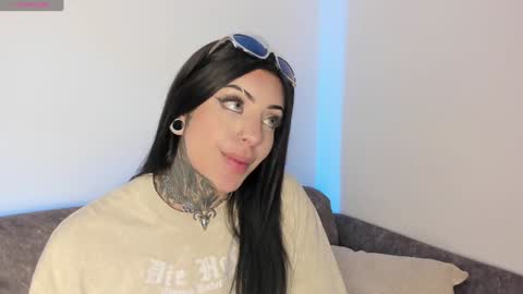     online show from February 1, 7:15 am