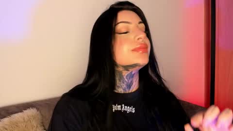     online show from February 3, 9:36 am