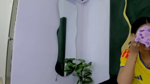 Snapshot of mila_petiteasm chatting on July 3, 12:33 pm mila_petiteasm online show from July 3, 12:33 pm
