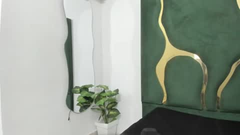 Snapshot of mila_petiteasm chatting on July 6, 12:13 pm mila_petiteasm online show from July 6, 12:13 pm