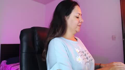 Snapshot of mila_phoenix chatting on November 25, 10:26 am mila_phoenix online show from November 25, 10:26 am