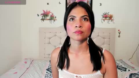 Snapshot of mila_rey25_ chatting on November 24, 5:18 am laura online show from November 24, 5:18 am