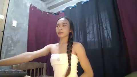 Snapshot of mila_seductressxx chatting on May 23, 12:49 am mila_seductressxx online show from May 23, 12:49 am