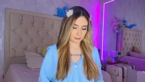 Snapshot of mila_smirnovavk chatting on May 15, 3:46 am MILA online show from May 15, 3:46 am