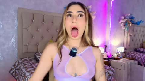 Snapshot of mila_smirnovavk chatting on May 22, 3:57 am MILA online show from May 22, 3:57 am