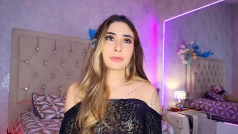 Snapshot of mila_smirnovavk chatting on May 23, 3:34 am MILA online show from May 23, 3:34 am