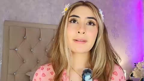 Snapshot of mila_smirnovavk chatting on June 25, 5:23 am MILA online show from June 25, 5:23 am